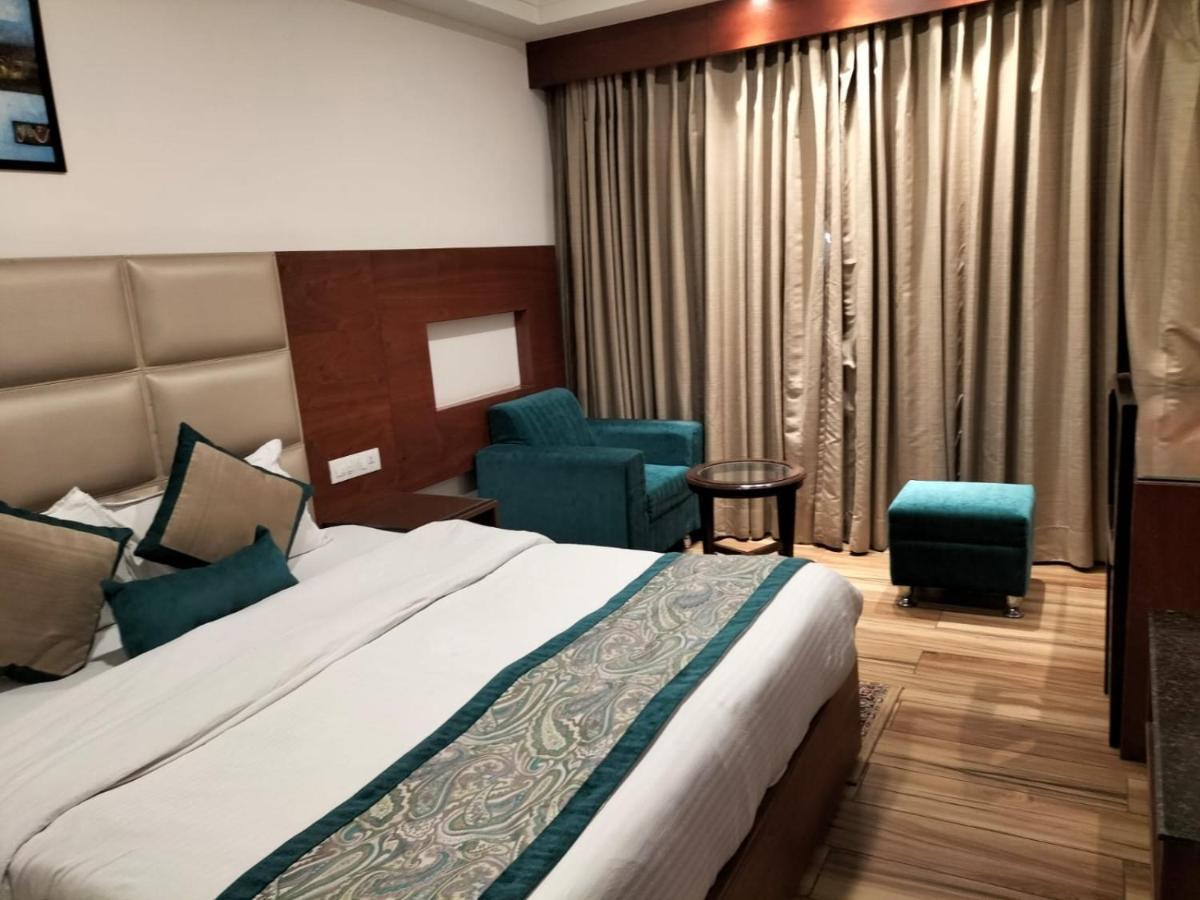 Hotel Ambica Katra מראה חיצוני תמונה