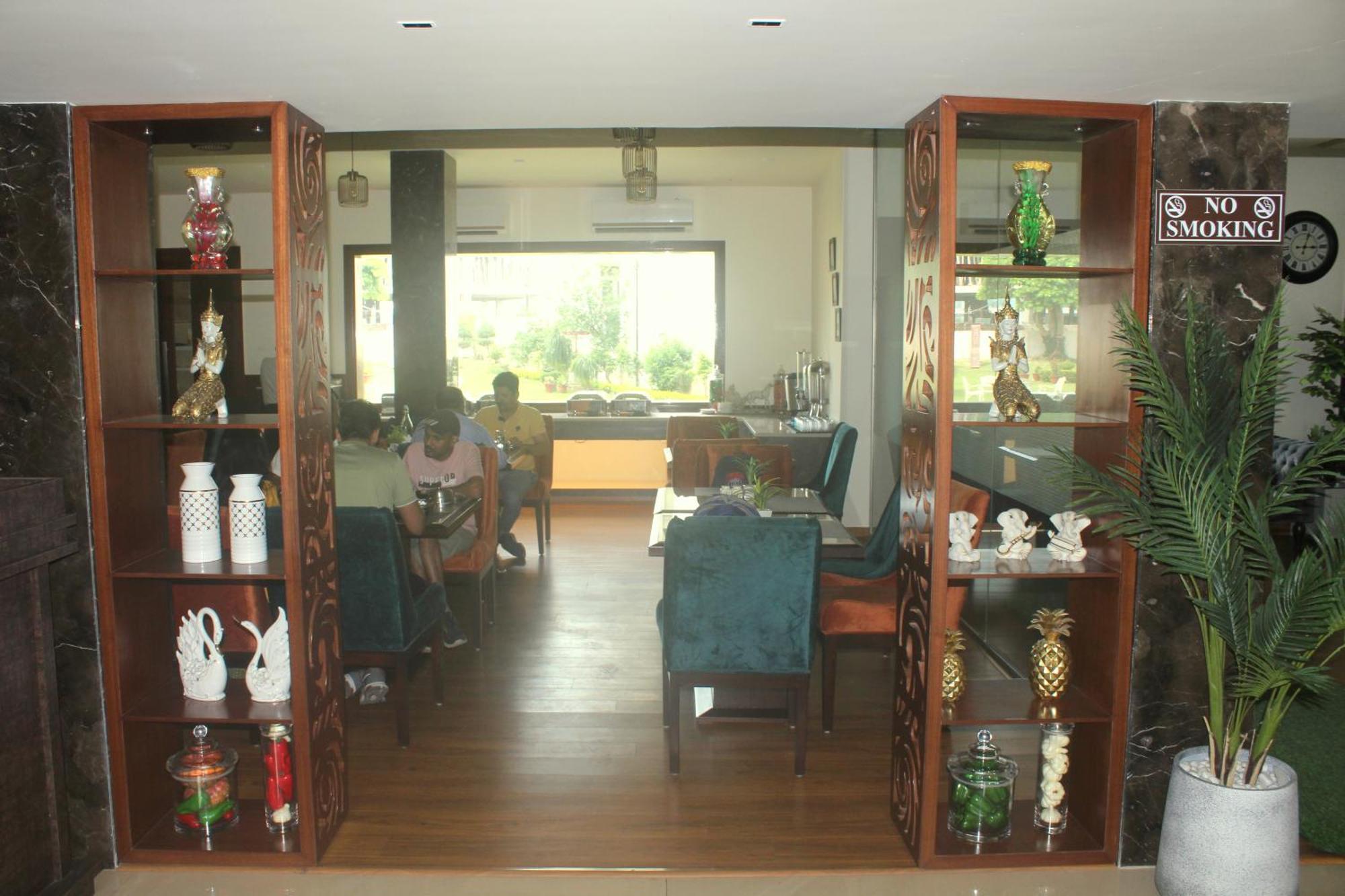 Hotel Ambica Katra מראה חיצוני תמונה