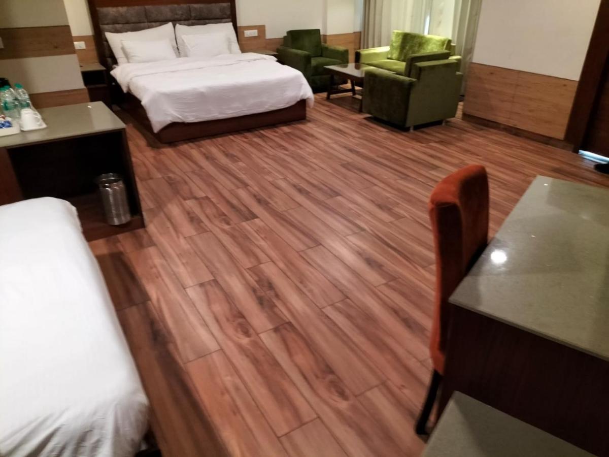 Hotel Ambica Katra מראה חיצוני תמונה