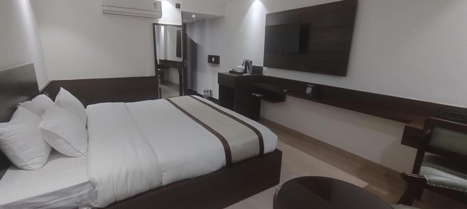 Hotel Ambica Katra מראה חיצוני תמונה