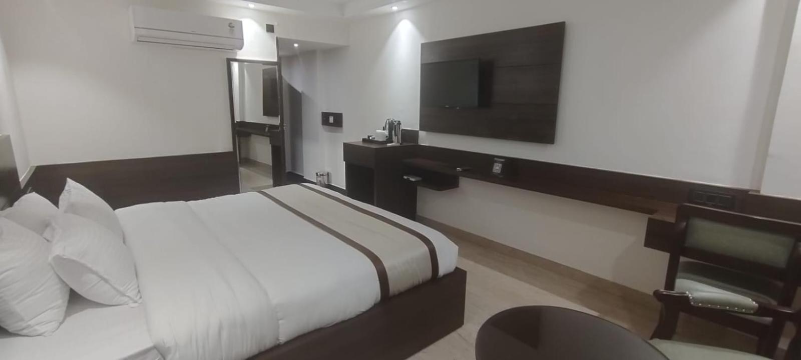 Hotel Ambica Katra מראה חיצוני תמונה